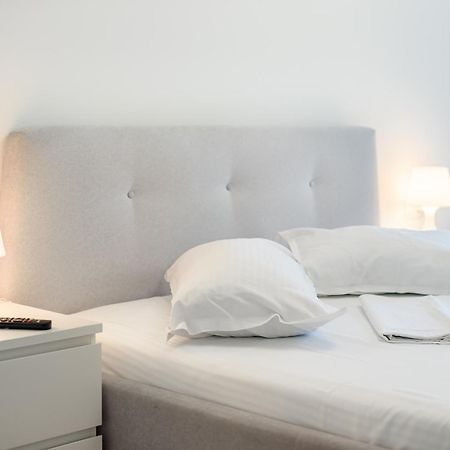 Azure Sea Apartments - Bychoice Mamaia Extérieur photo