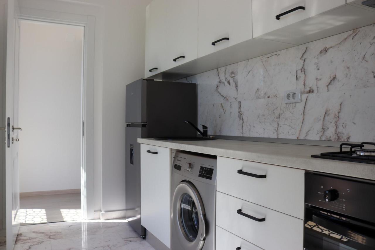 Azure Sea Apartments - Bychoice Mamaia Extérieur photo