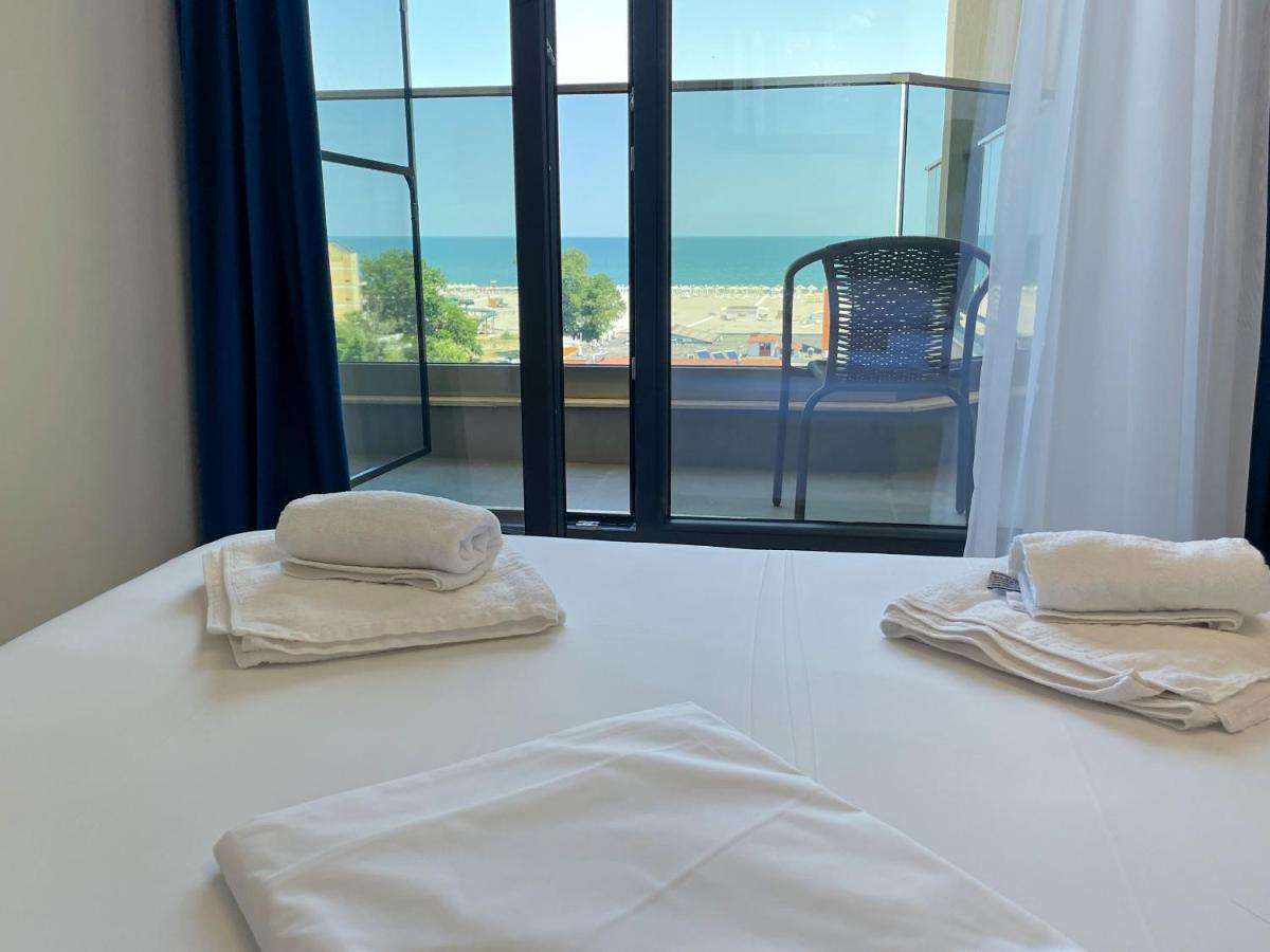 Azure Sea Apartments - Bychoice Mamaia Extérieur photo