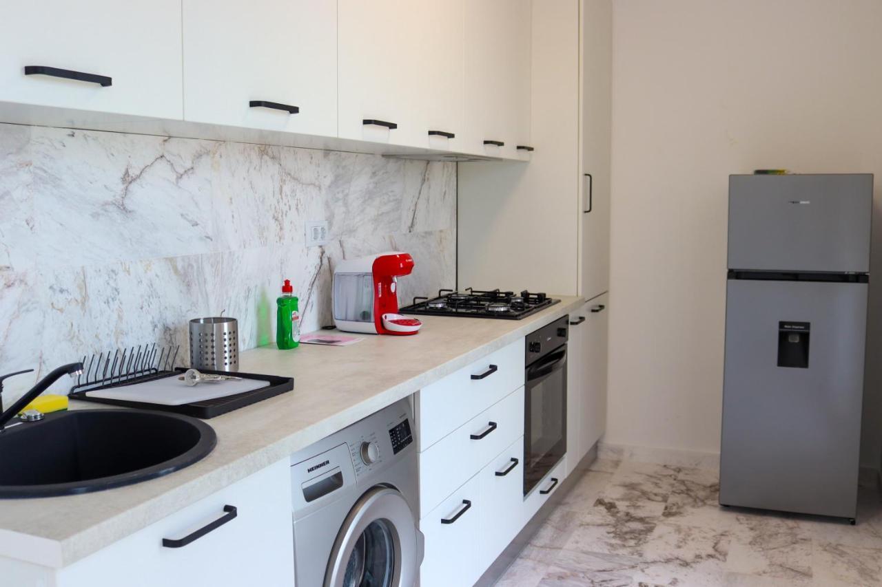 Azure Sea Apartments - Bychoice Mamaia Extérieur photo