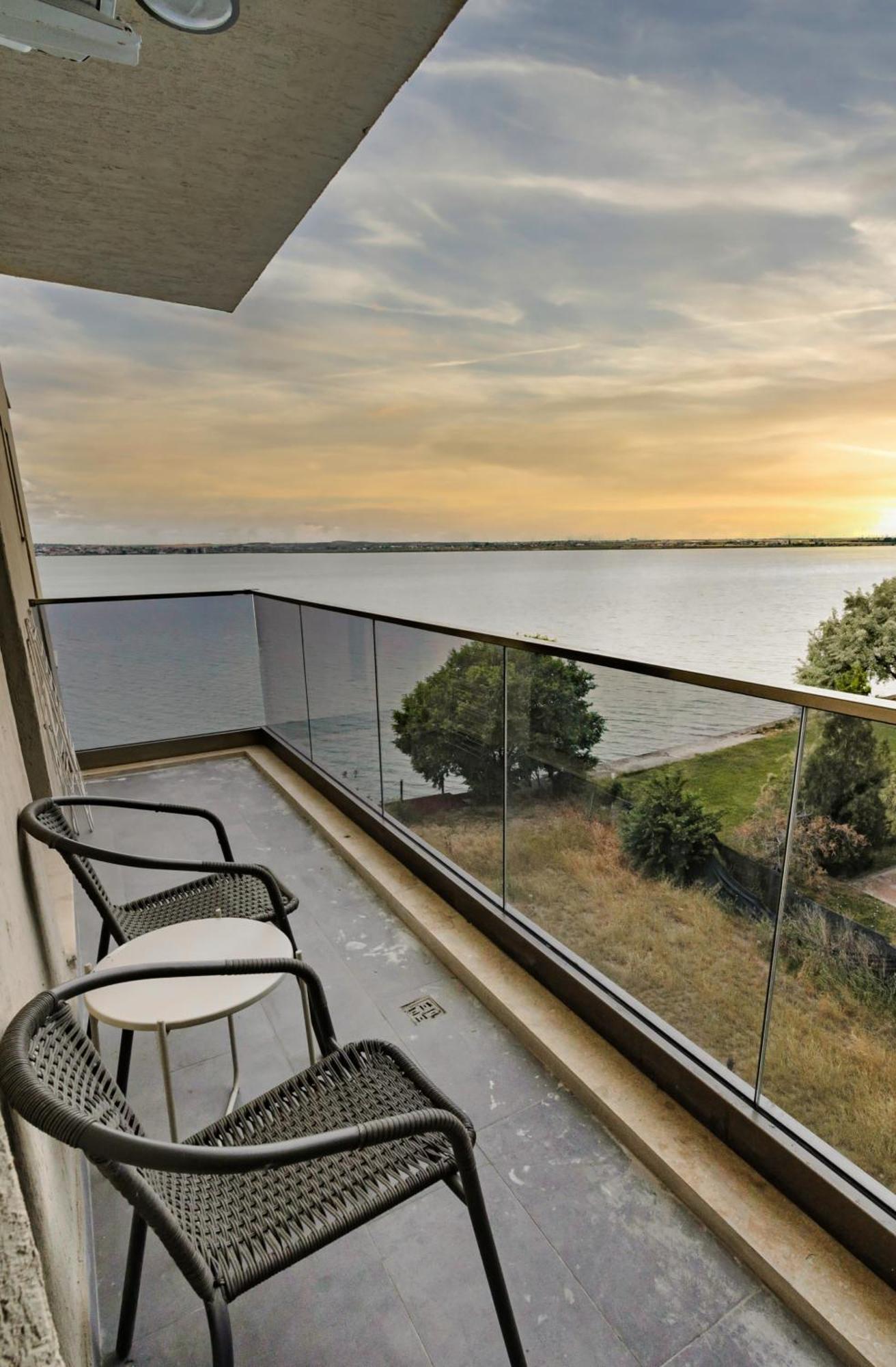 Azure Sea Apartments - Bychoice Mamaia Extérieur photo