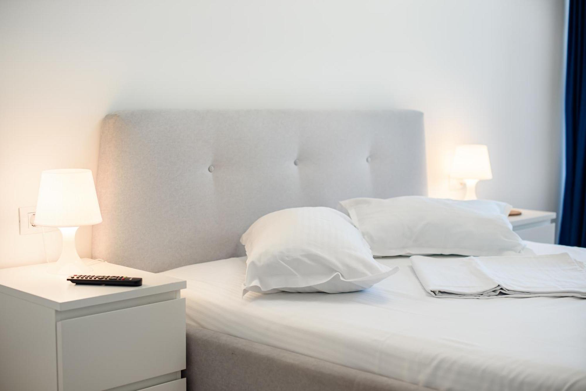 Azure Sea Apartments - Bychoice Mamaia Extérieur photo